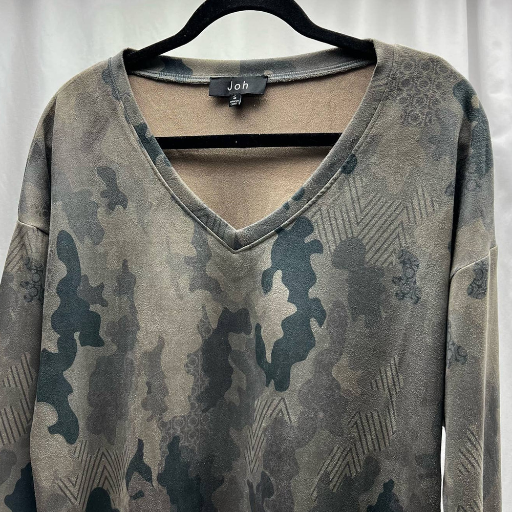Joh Andrea Faux Suede Tunic Women’s Size Small Camo Print Long Sleeve Large